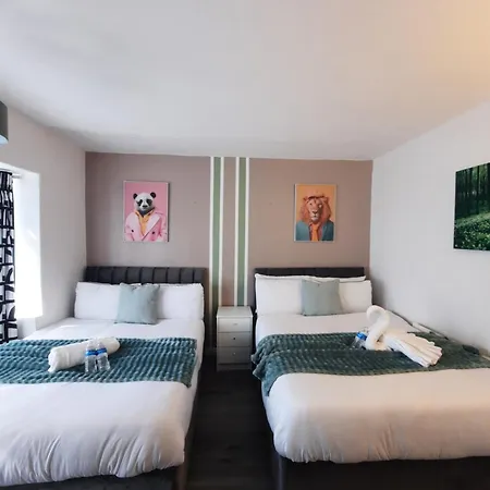 بيت للعطل Entire In Leeds, Free Wifi, 3 Car Parking ليدز