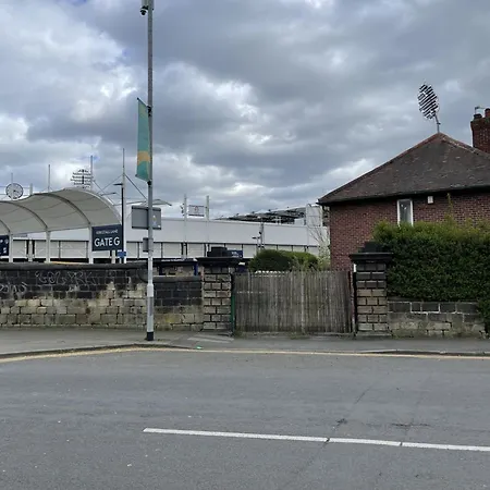 Near Headingley Stadium, * Leeds (West Yorkshire)