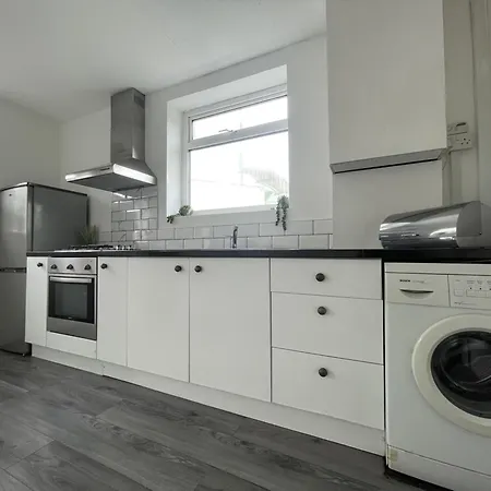 Holiday home Near Headingley Stadium, *