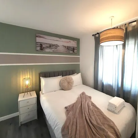 Entire In Leeds, Free Wifi, 3 Car Parking Tatil Evi