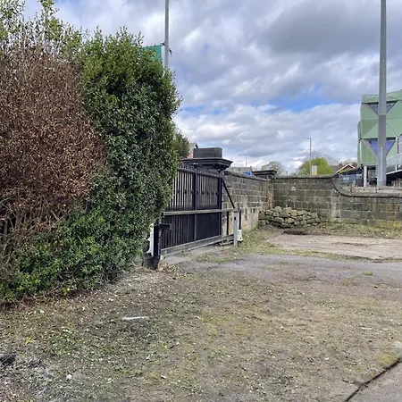 Entire In Leeds, Free Wifi, 3 Car Parking Dom wakacyjny