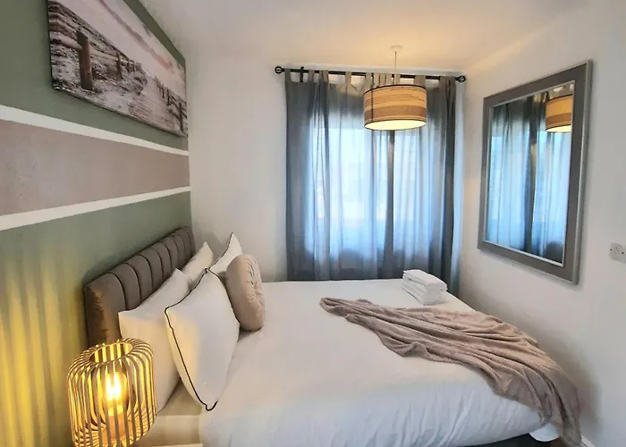 Entire In Leeds, Free Wifi, 3 Car Parking Leeds (West Yorkshire)