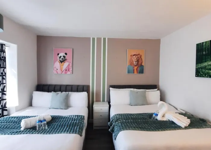 Dom wakacyjny Entire In Leeds, Free Wifi, 3 Car Parking Leeds (West Yorkshire)